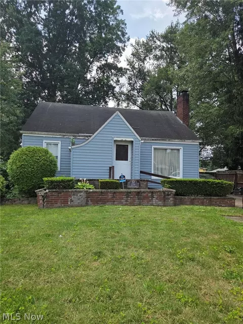 239 Gladstone St, Campbell, OH 44405