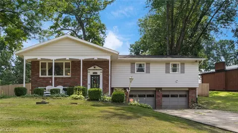 5020 Cliffrock Dr, Zanesville, OH 43701