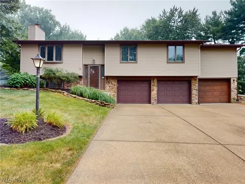 5484 Vermouth St NW, North Canton, OH 44720