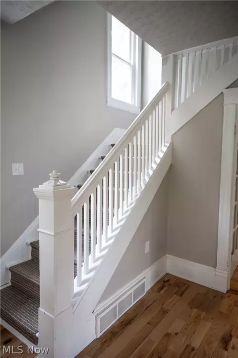 Entry Way - 5947 Washington Blvd, Ashtabula, OH 44004 photo 1 of 3