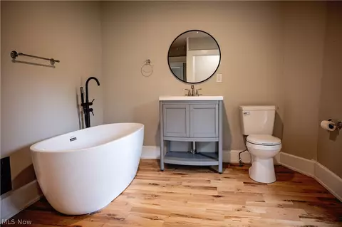 Bath - 5947 Washington Blvd, Ashtabula, OH 44004 photo 4 of 5