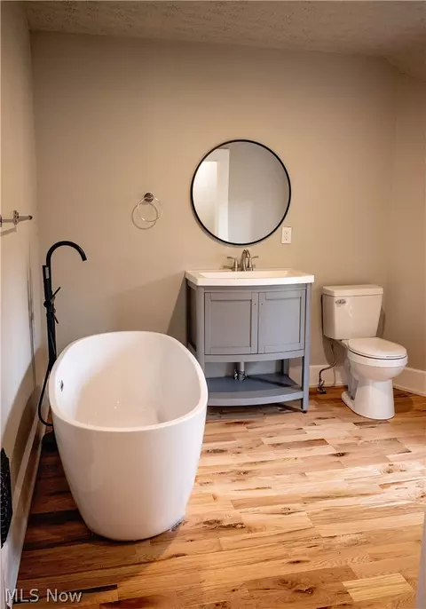Bath - 5947 Washington Blvd, Ashtabula, OH 44004 photo 5 of 5