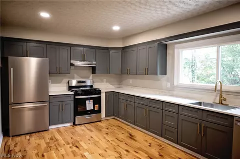 Kitchen - 5947 Washington Blvd, Ashtabula, OH 44004 photo 1 of 2