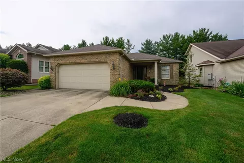 598 Saguaro Pl, Barberton, OH 44203