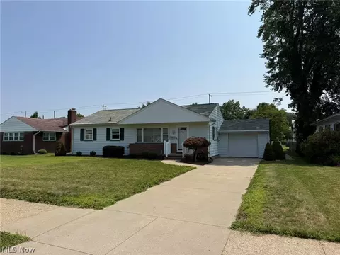 1031 Kaderly St NW, New Philadelphia, OH 44663