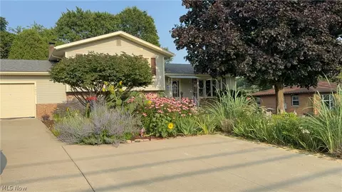 1977 Massillon Rd, Akron, OH 44312