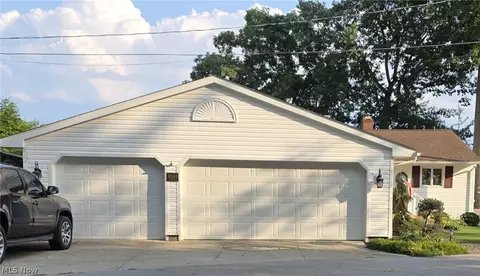 4534 Lahm Dr, New Franklin, OH 44319