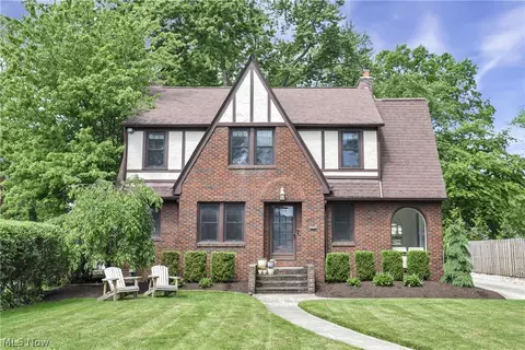 348 Lake Forest Dr, Bay Village, OH 44140