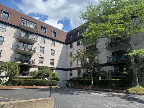 800 Brick Mill Run #116, Westlake, OH 44145