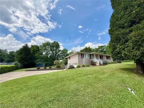 101 Diane St, New Cumberland, WV 26047
