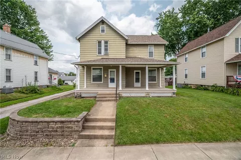 266 W Martin St, East Palestine, OH 44413