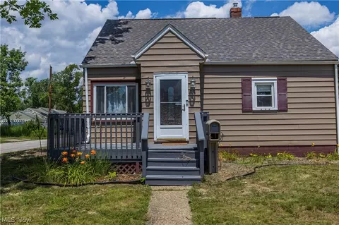 33 Pierce Ave, Cuyahoga Falls, OH 44221