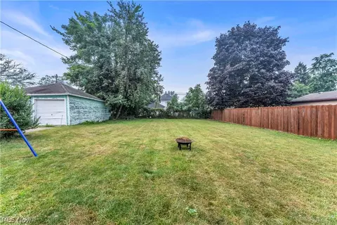Exterior - 1950 E 30th St, Lorain, OH 44055 photo 3 of 4