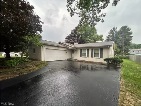 106 Stoney Creek Ct, Boardman, OH 44512