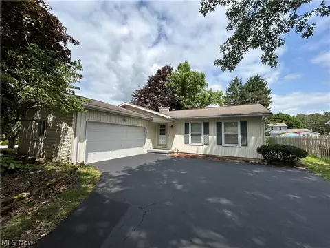 106 Stoney Creek Ct, Boardman, OH 44512