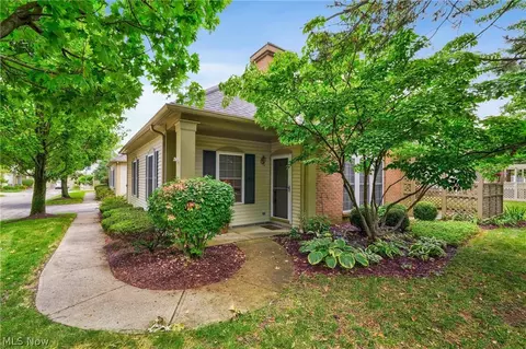 3082 Village Green Dr, Westlake, OH 44145