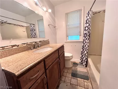 Bath - 1011 Learidge Rd, Lyndhurst, OH 44124 photo 1 of 2
