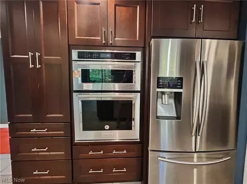 Kitchen - 1011 Learidge Rd, Lyndhurst, OH 44124 photo 5 of 5