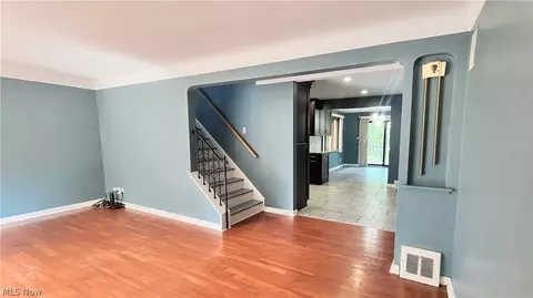 Living - 1011 Learidge Rd, Lyndhurst, OH 44124 photo 2 of 2