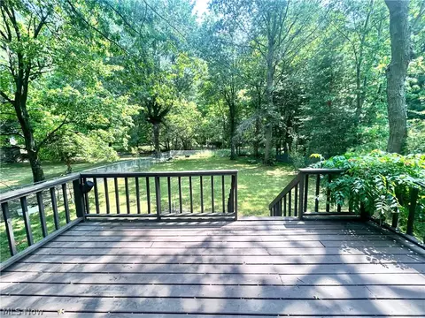 Exterior - 1011 Learidge Rd, Lyndhurst, OH 44124 photo 2 of 4