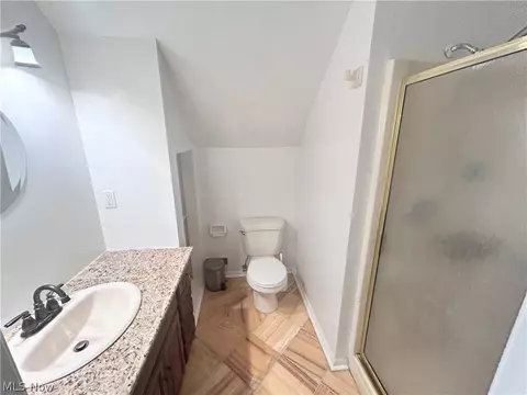 Bath - 1011 Learidge Rd, Lyndhurst, OH 44124 photo 2 of 2