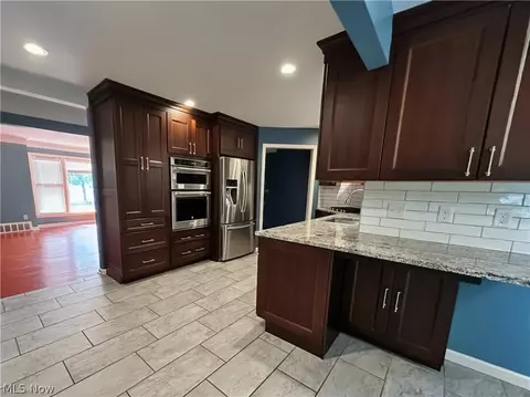 Kitchen - 1011 Learidge Rd, Lyndhurst, OH 44124 photo 1 of 5
