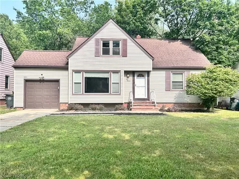 1011 Learidge Rd, Lyndhurst, OH 44124