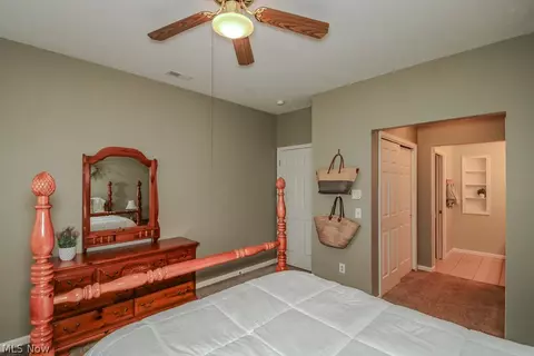Bedroom - 9683 Sylvan Ln, Mentor, OH 44060 photo 2 of 6