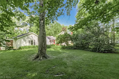 15879 Hemlock Rd, Chagrin Falls, OH 44022