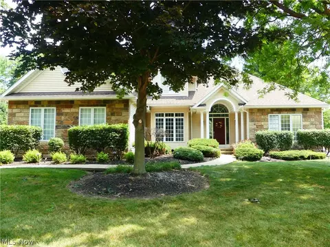 7395 Hunting Lake Dr, Concord Twp, OH 44077