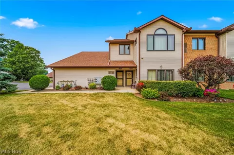 7194 Village Dr, Mentor, OH 44060