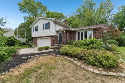 644 Wellfleet Dr, Bay Village, OH 44140
