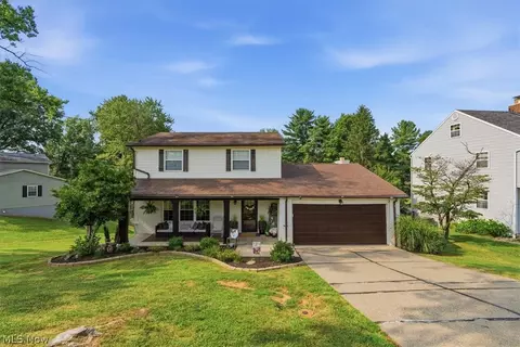 12 Valley View Dr, Vienna, WV 26105