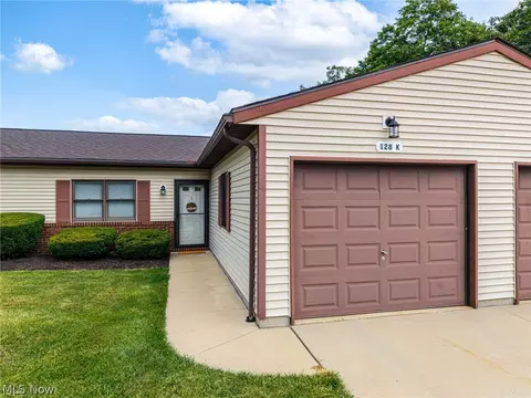 128 Royal Crest Dr #K, Seville, OH 44273
