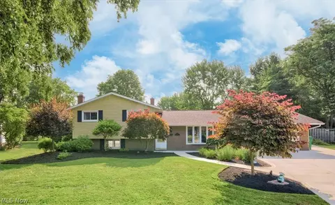 8230 Yorkshire Dr, Mentor, OH 44060