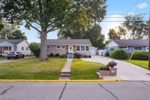 418 Dodge Ave, Williamstown, WV 26187