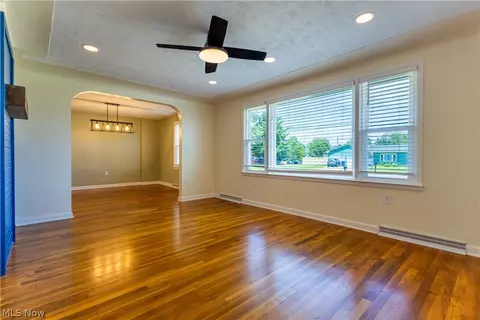 211 Fairview Ave, Baltimore, OH 43105 photo 6