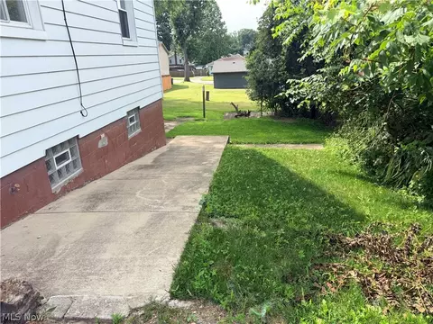 Exterior - 34 W Lewis St, Struthers, OH 44471 photo 4 of 4