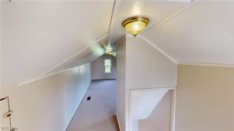 Entry Way - 34 W Lewis St, Struthers, OH 44471 photo 4 of 4