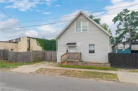 3208 E 66th St, Cleveland, OH 44127