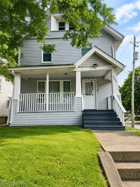 985 Bloomfield Ave, Akron, OH 44302