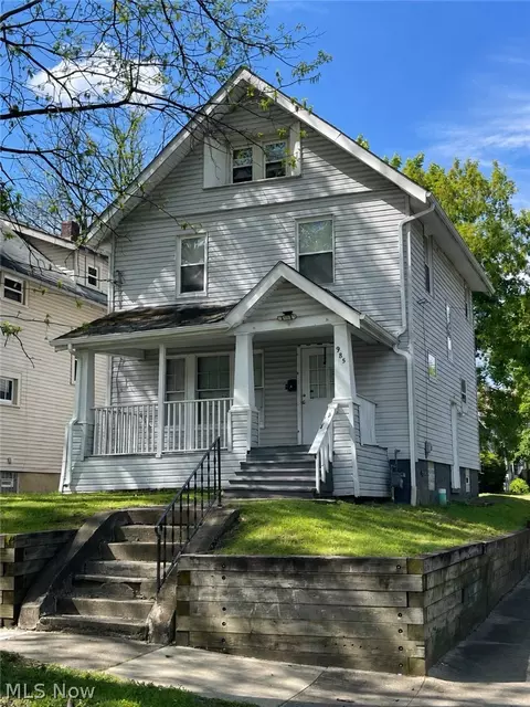 985 Bloomfield Ave, Akron, OH 44302