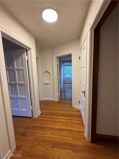 Entry Way - 260 E 214th St, Euclid, OH 44123 photo 4 of 6