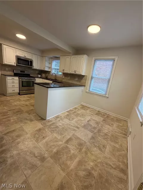 Kitchen - 260 E 214th St, Euclid, OH 44123 photo 3 of 5
