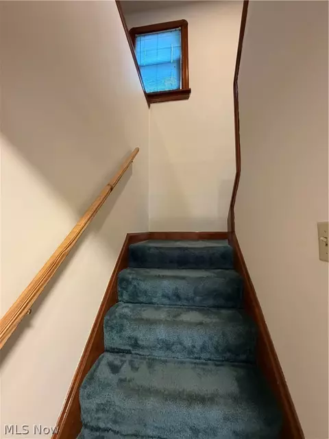 Entry Way - 260 E 214th St, Euclid, OH 44123 photo 6 of 6