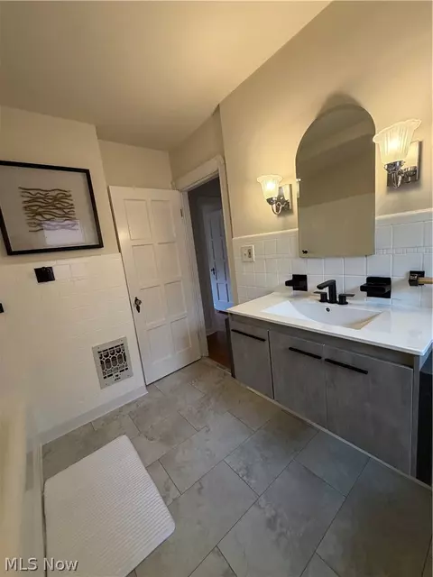 Bath - 260 E 214th St, Euclid, OH 44123 photo 6 of 6