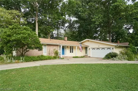 1172 Berwick Ln, South Euclid, OH 44121