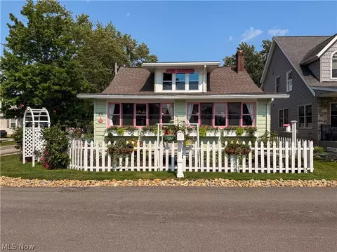 27 Bungalow Bay Blvd, Chippewa Lake, OH 44215