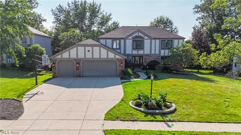 18510 Heritage Trl, Strongsville, OH 44136
