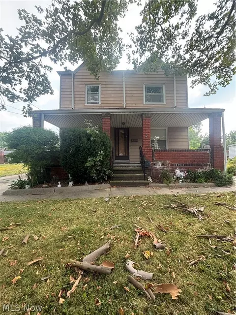 831 Whitcomb Rd, Cleveland, OH 44110